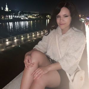 Meet your Posher, Alicia